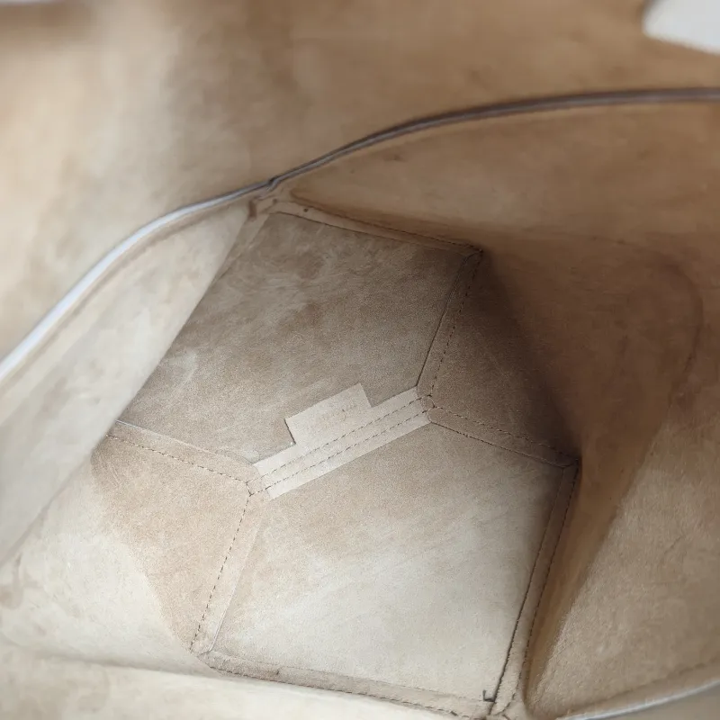 LOEWE Crossbody Bag Puzzle Fold Shopping Tote Taupe · White Calfskinmini16.5 × 9.5 × 20 cm — detail view 10 of 11