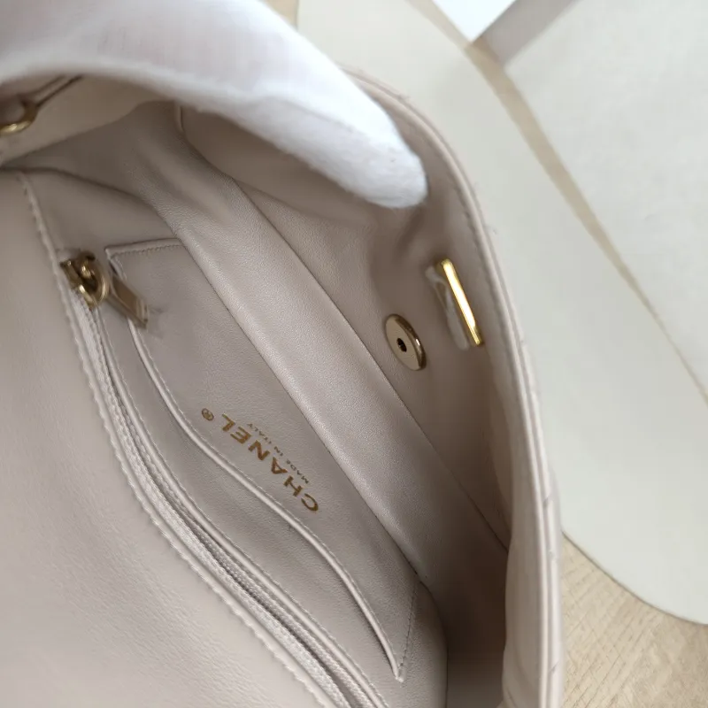 Chanel Crossbody Bag Classic Flap Large Mini CF Mini Collection Crossbody Bag Pink Lambskinmini18 × 5 × 12 cm — detail view 1 of 13