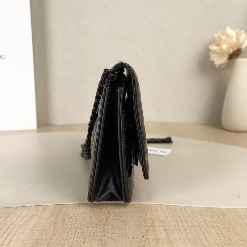 Chanel Crossbody Bag2.55 woc Black Waxed Leather Calfskin19.2 × 3.5 × 12.3 cm — detail view 2 of 16