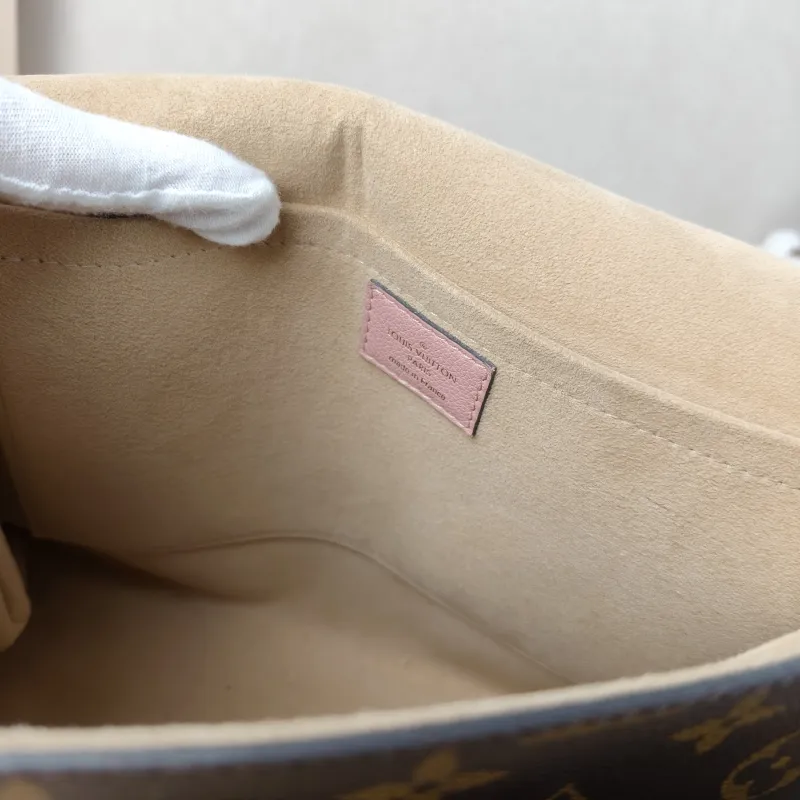 Louis Vuitton Crossbody Bag Marignan Messenger Bag Pink PVC · Calfskin Large 29 × 13.5 × 21 cm — detail view 9 of 17