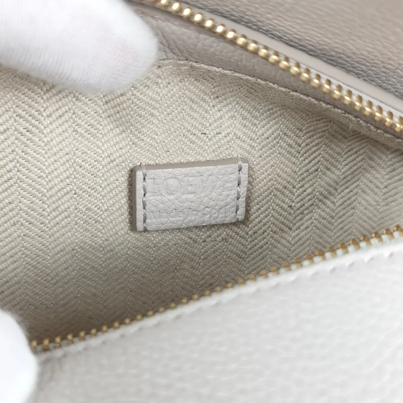 LOEWE Crossbody Bag Puzzle White Calfskinmini18 × 8 × 12.5 cm — detail view 5 of 12