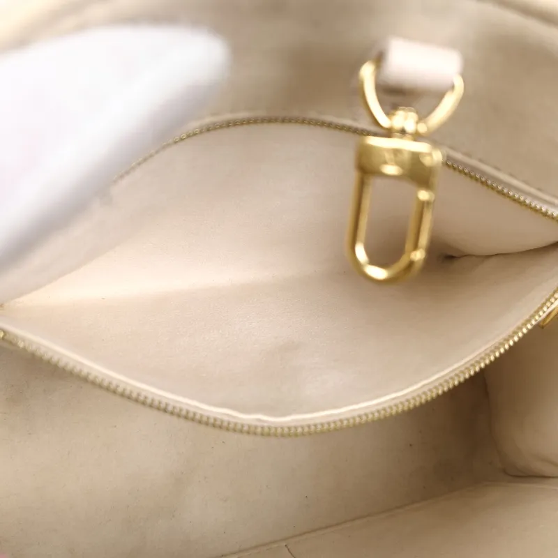 Louis Vuitton Shoulder Bag Onthego White Empreinte Embossed Calfskin Monogram Small25 × 11.5 × 19 cm — detail view 11 of 12