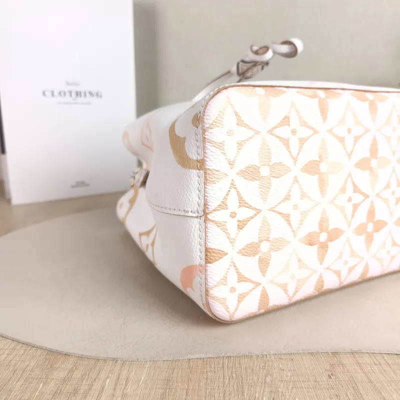 Louis Vuitton Crossbody Bag NÉONOÉ Bucket Bag BB PVC BB 20 × 13 × 20 cm — detail view 7 of 10
