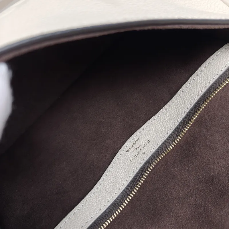 Louis Vuitton Crossbody Bag Diane Baguette Bag White Empreinte Embossed Calfskin Monogram Small24 × 9 × 15 cm — detail view 4 of 15