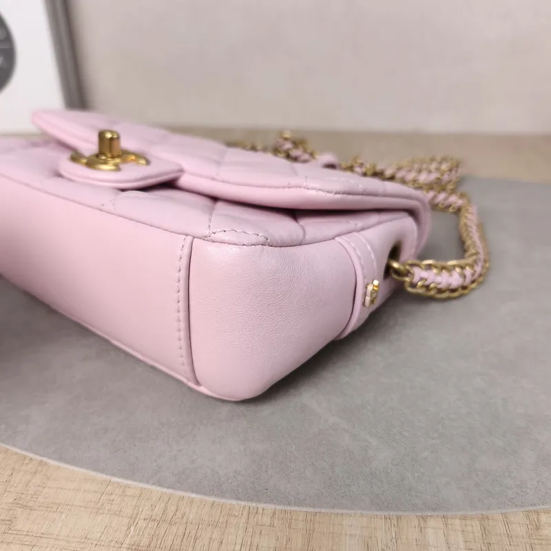 Chanel Crossbody Bag Woven Shoulder Strap Editioncf mini Pink Lambskin mini20 × 6 × 12 cm — detail view 11 of 14