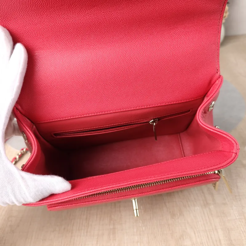 Chanel Crossbody Bag affinity Messenger Bag Red Grained Calfskin Medium 22 × 9.5 × 16 cm 25 — detail view 14 of 16