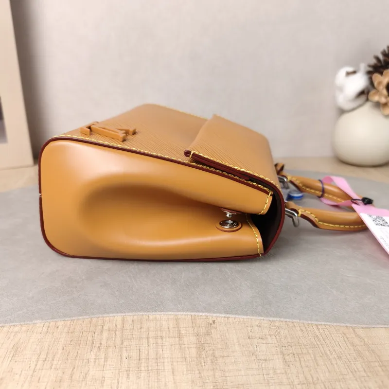 Louis Vuitton Crossbody Bag CLUNY Yellow Epi Embossed Calfskin Mini 20 × 7.5 × 16 cm — detail view 4 of 15