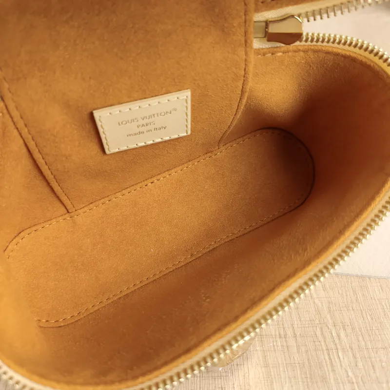 Louis Vuitton Shoulder Bag VANITY POUCH Cosmetic Bag Calfskin One Size 19 × 6.5 × 11.5 cm — detail view 5 of 10