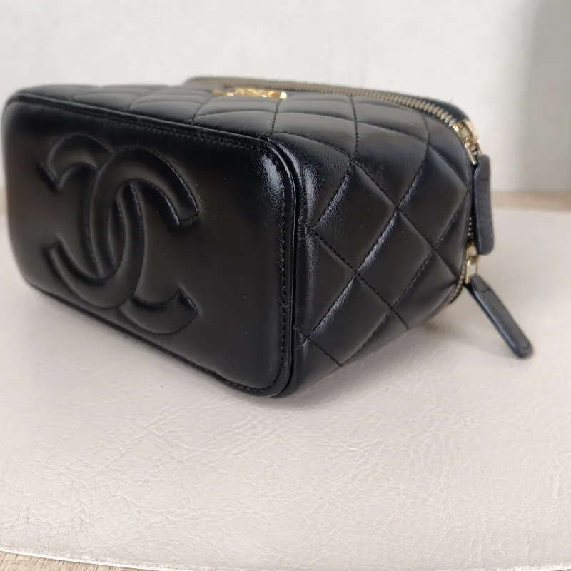 Chanel Crossbody Bag Edition Black Lambskin One Size 17 × 8 × 9.5 cm Conditioned — detail view 6 of 14