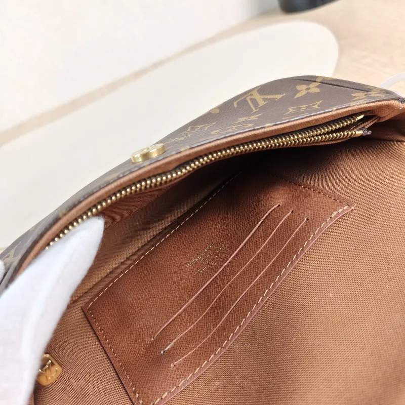Louis Vuitton Crossbody Bag IVY Monogram PVC Small23.5 × 4.3 × 12 cm — detail view 4 of 13