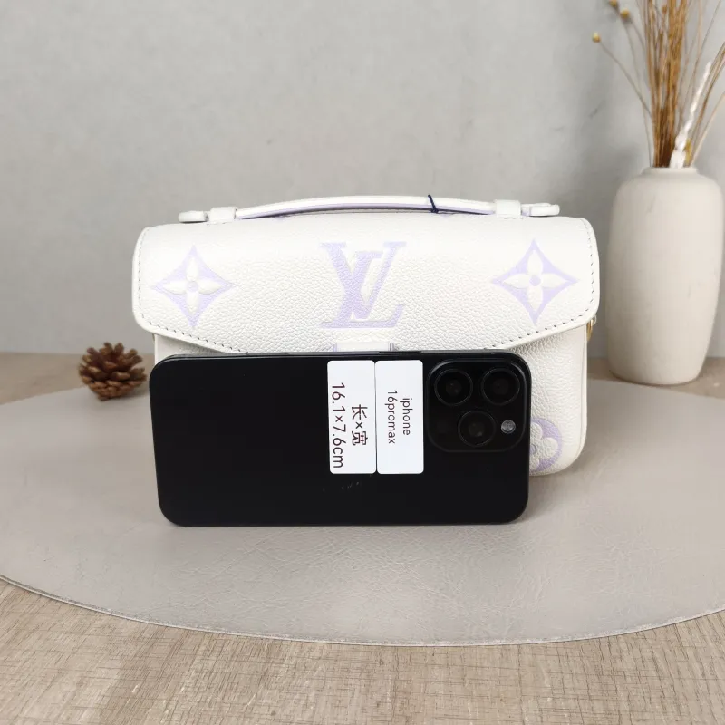Louis Vuitton Crossbody Bag Pochette Métis East West White · Empreinte Embossed Calfskin Small 21.5 × 6 × 13.5 cm — cover view 2 of 5