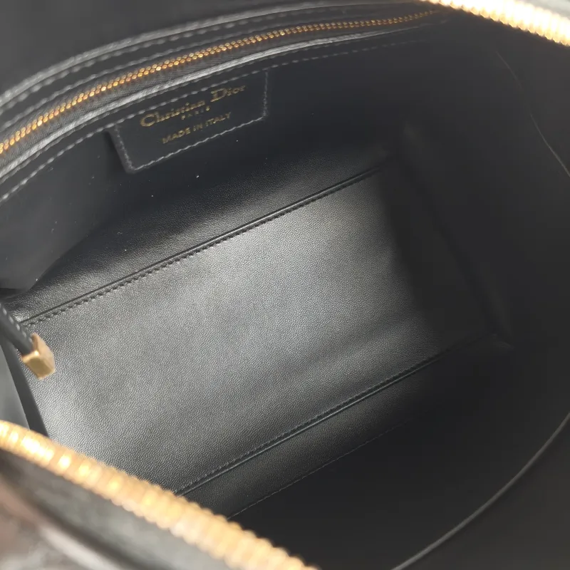 DIOR Crossbody Bag Groove 20 Top Handle Bag Black Calfskin Small 20.5 × 12 × 13.5 cm — detail view 4 of 11