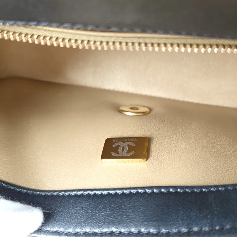 Chanel Crossbody Bag 25b c mini Black Lambskin mini 20 × 6 × 12 cm — detail view 2 of 10