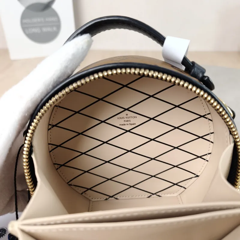 Louis Vuitton Crossbody Bag Mini BOITE CHAPEAU Monogram PVC Mini 13 × 6.5 × 12 cm — detail view 7 of 11