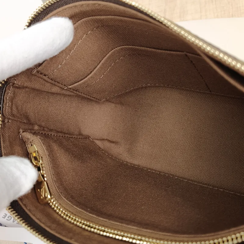 Louis Vuitton Shoulder Bag Pochette Accessoires Two Straps Monogram PVC Large23.5 × 4 × 13.5 cm — detail view 5 of 11