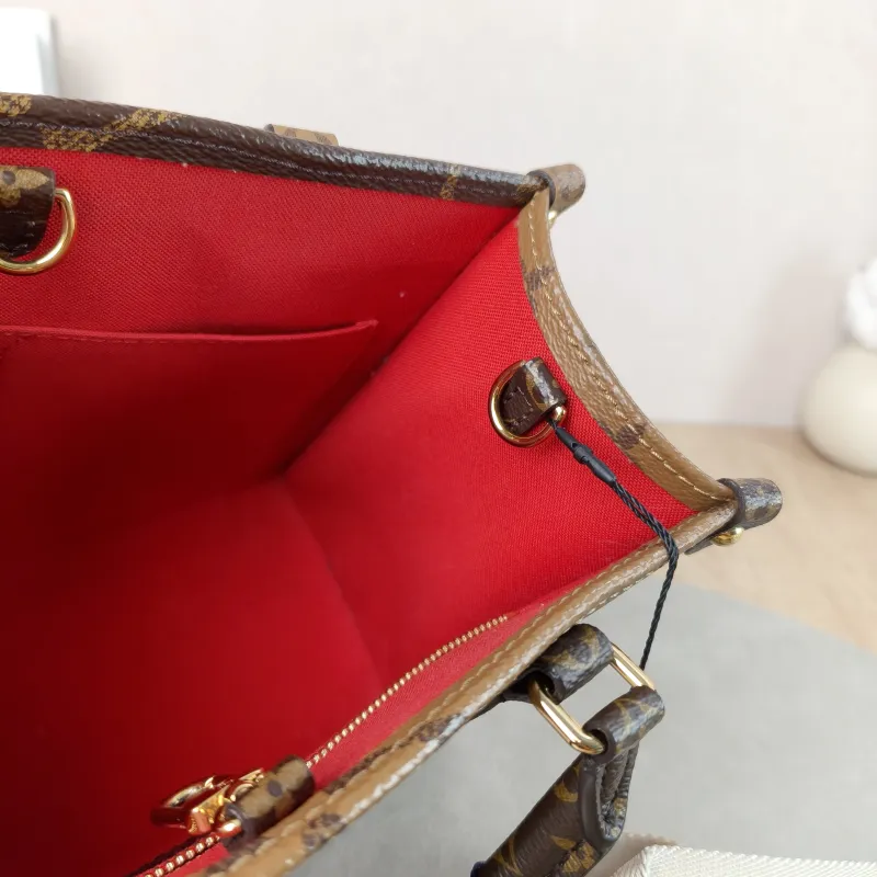 Louis Vuitton Shoulder Bag Onthego Monogram PVC Small 25 × 11.5 × 19 cm — detail view 3 of 11