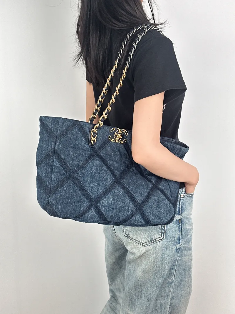 Chanel Shoulder Bag19Bag Shopping Bag Shopping Tote Blue One Size41 × 10.5 × 24 cm — on-model view 1 of 2