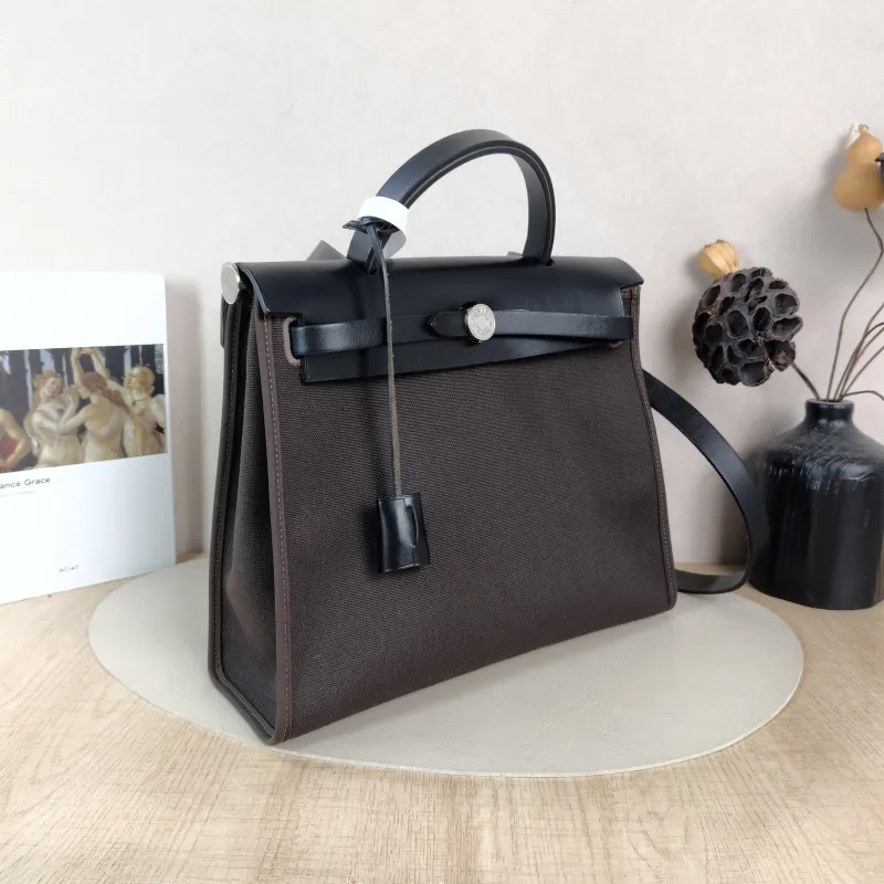 Hermès Shoulder Bag Herbag 31 Canvas Medium 30.5 × 11 × 25.5 cm Y — cover view 4 of 5
