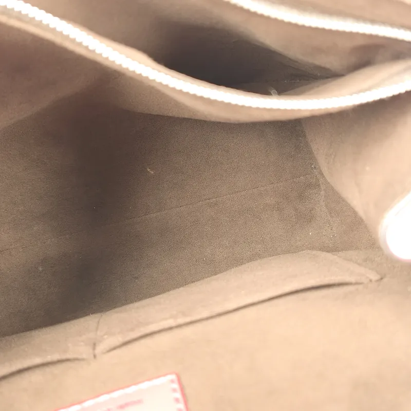 Louis Vuitton Crossbody Bag CLUNY Red Calfskin BB 28 × 10 × 20 cm — detail view 9 of 14