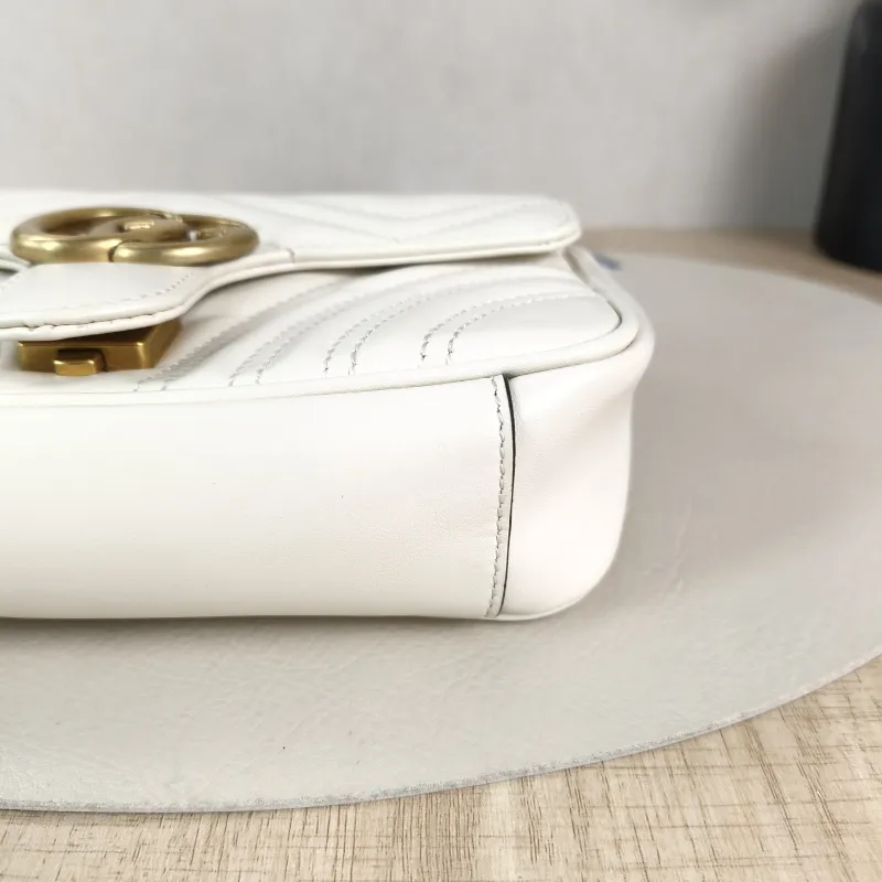 GUCCI Crossbody Bag GG Marmont Small Marmont 22White Calfskin Small22 × 6 × 13 cm — detail view 13 of 14