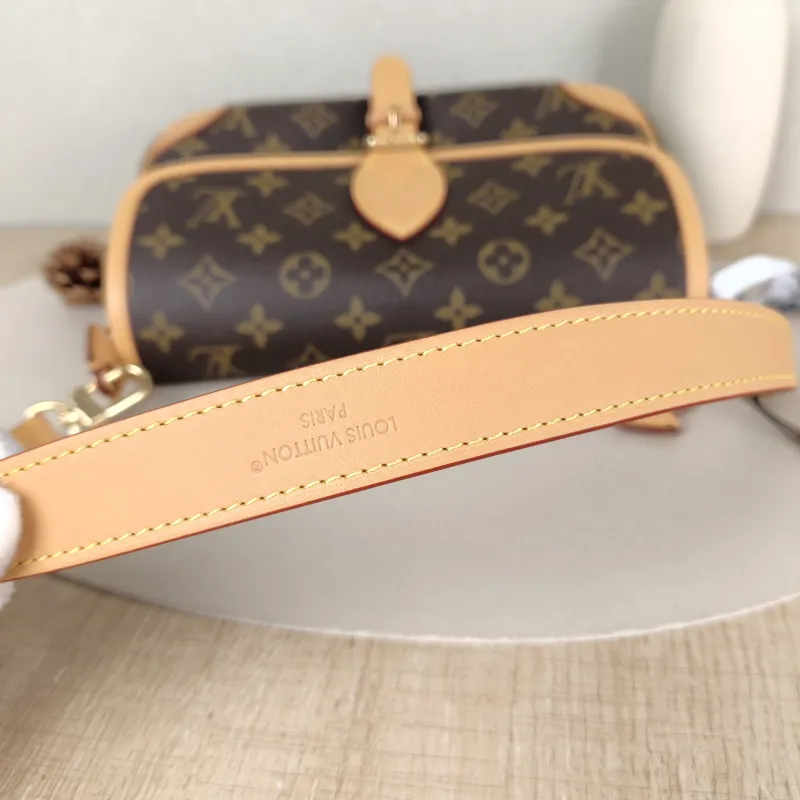 Louis Vuitton Crossbody Bag Shoulder Strap PVC Small 24 × 9 × 15 cm — detail view 6 of 15