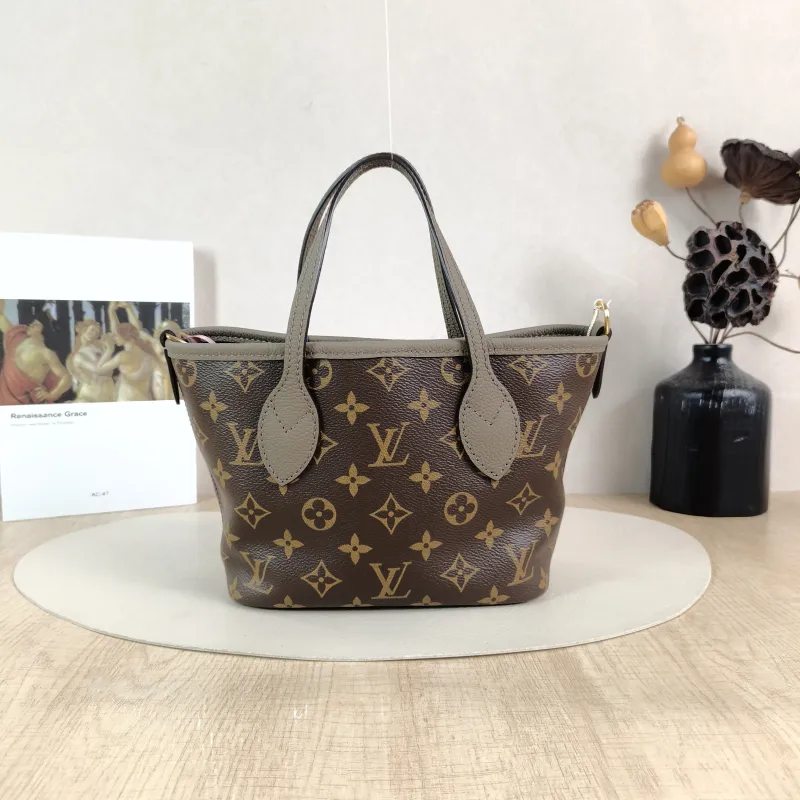 Louis Vuitton Crossbody Bag NEVERFULL INSIDE OUT BB PVC · Calfskin BB 26.5 × 11 × 16.5 cm