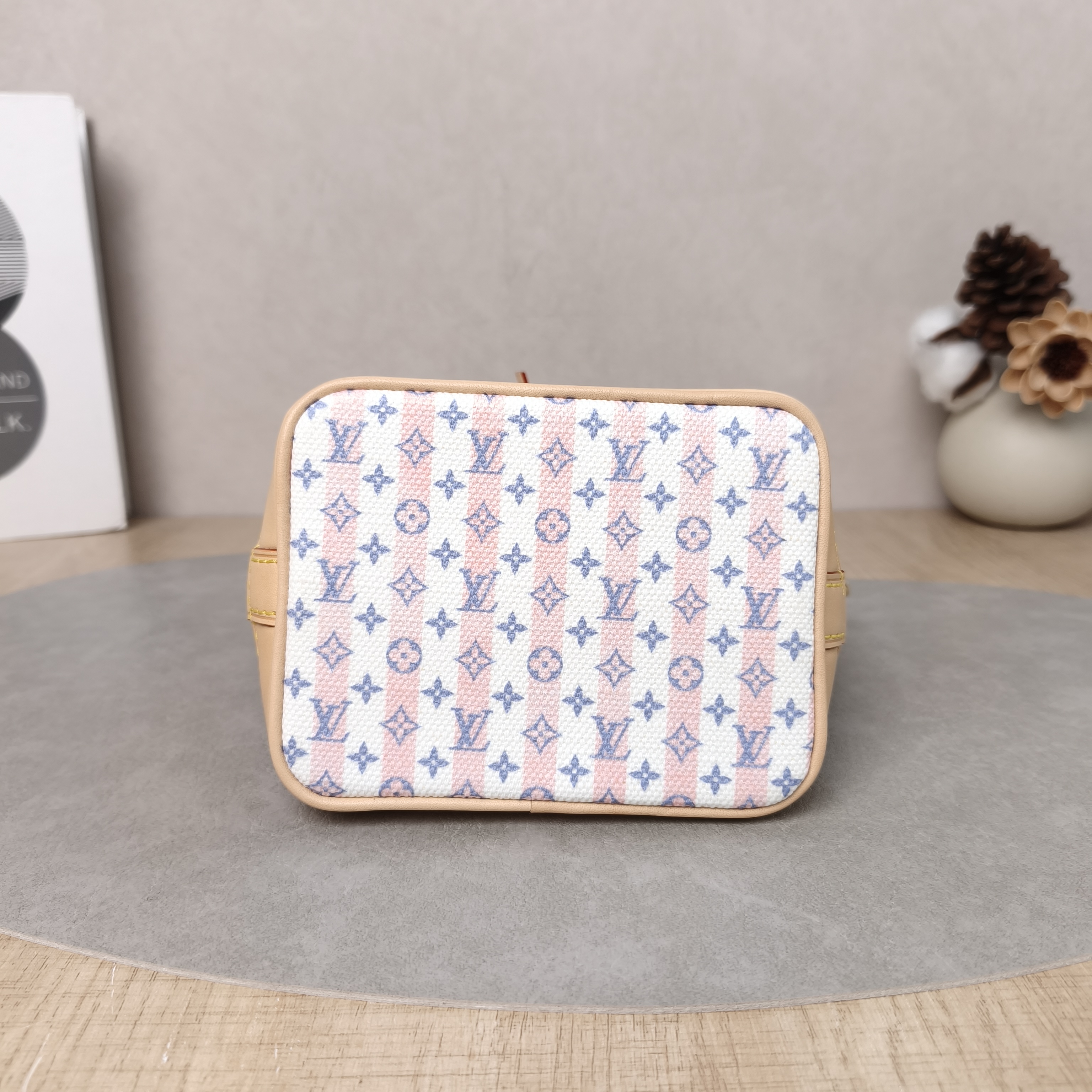 Louis Vuitton Shoulder Bag NANO NOÉ Bucket Bag Nano Pink PV Cnano13 × 10 × 16 cm — cover view 3 of 6