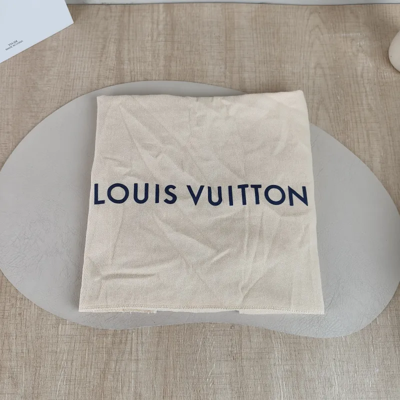 Louis Vuitton Crossbody Bag Carryall Calfskin Small 29.5 × 12 × 24 cm — detail view 6 of 14