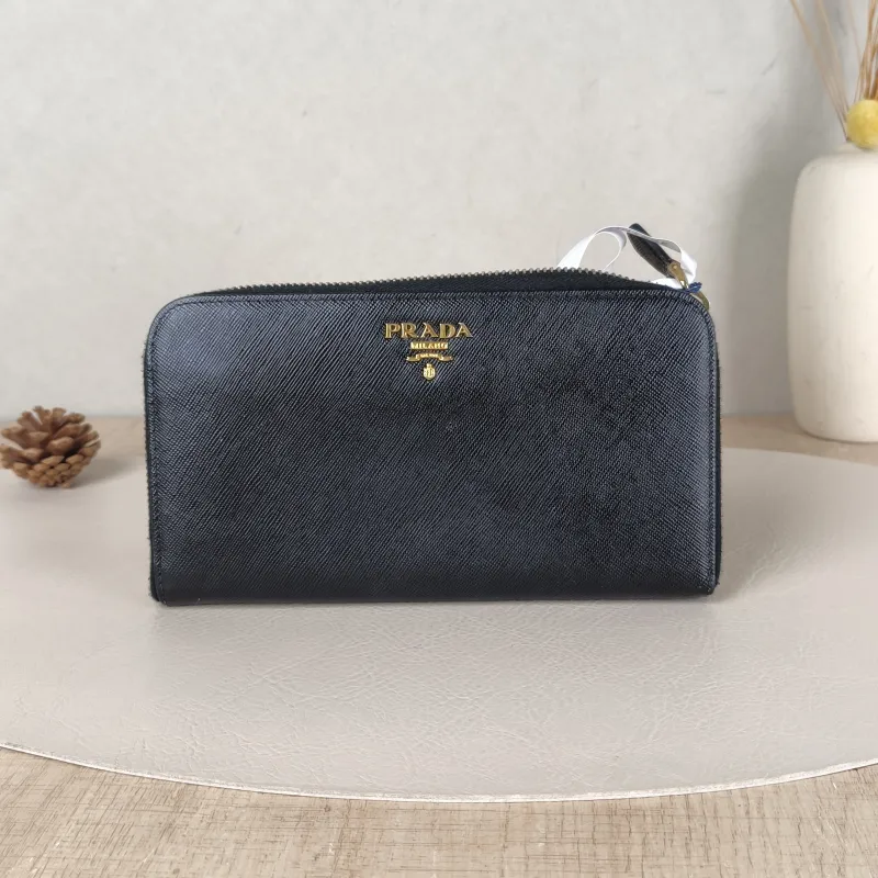 PRADA Wallet Wallet Black Calfskin One Size19 × 2 × 10.5 cm