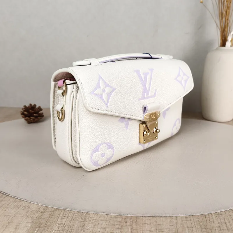 Louis Vuitton Crossbody Bag Pochette Métis East West White · Empreinte Embossed Calfskin Small 21.5 × 6 × 13.5 cm — cover view 4 of 5