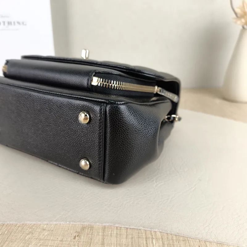 Chanel Crossbody Bag affinity Messenger Bag Black Grained Calfskin Small 19 × 7 × 14 cm — detail view 13 of 14