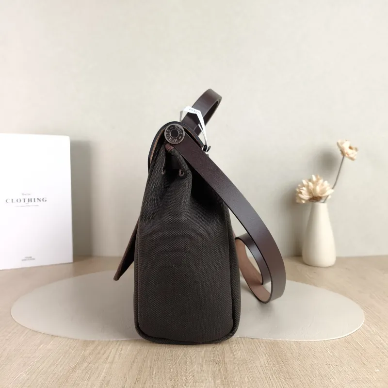 Hermès Crossbody Bag Herbag 31 Colorblock Canvas · Calfskin Medium 30.5 × 11 × 25.5 cm w — detail view 4 of 11