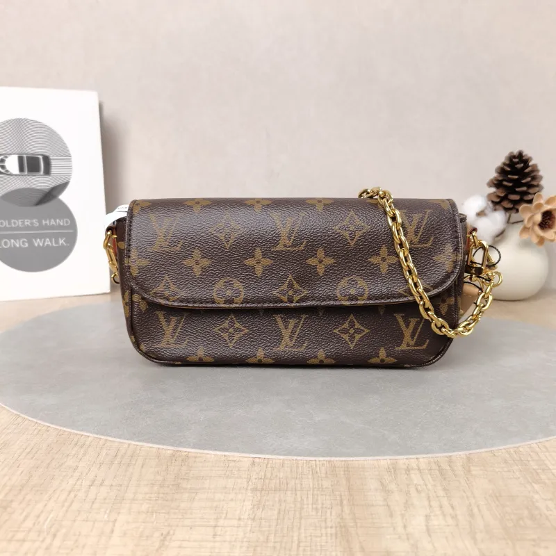 Louis Vuitton Crossbody Bag IVY Monogram PVC Small23.5 × 4.3 × 12 cm