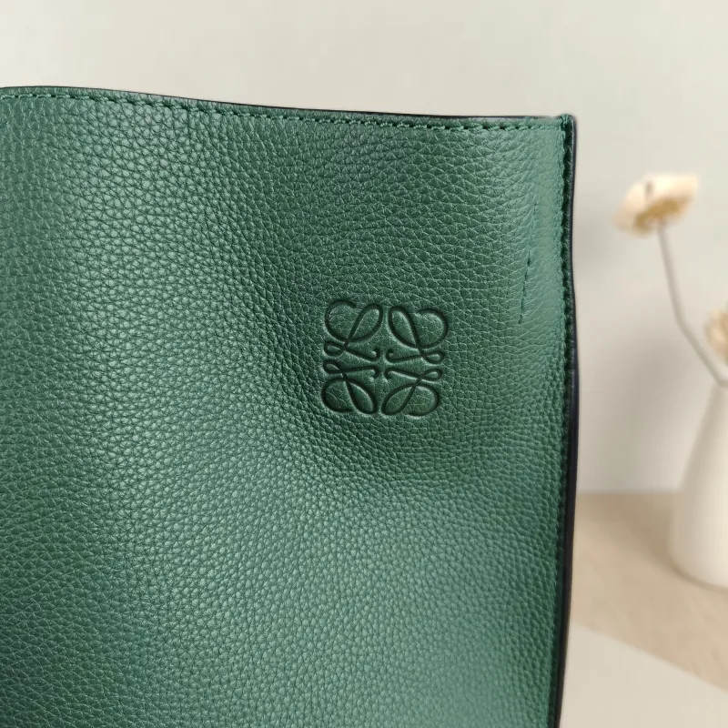 LOEWE Crossbody Bag Crossbody Bag Green Calfskin One Size 19 × 14 × 27 cm — detail view 5 of 11