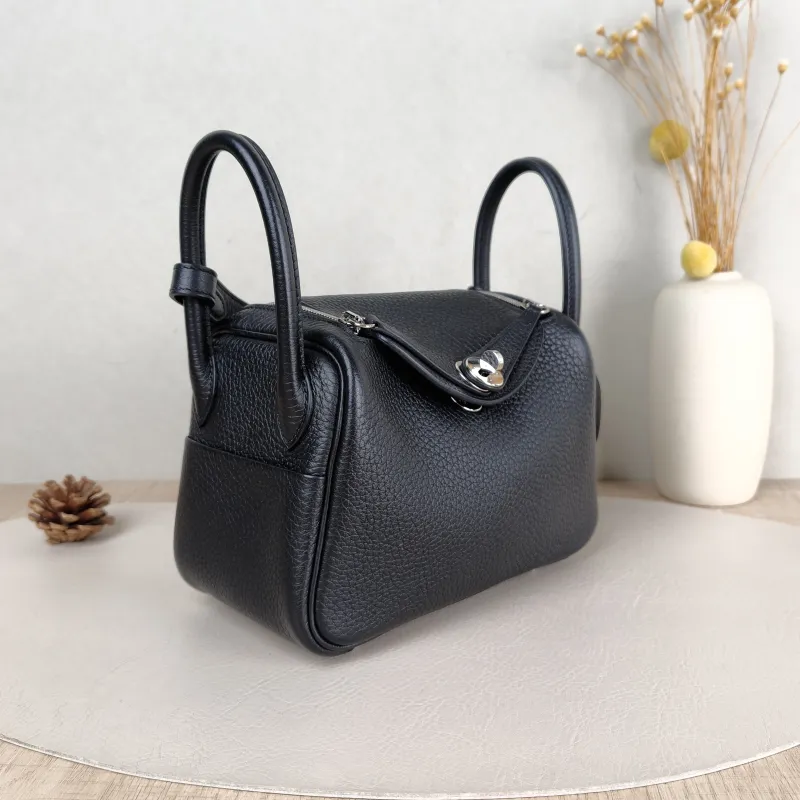 Hermès Crossbody Bag Lindy Mini 19 89Black TC Calfskin Mini 19 × 9.5 × 13 cm K — cover view 2 of 6