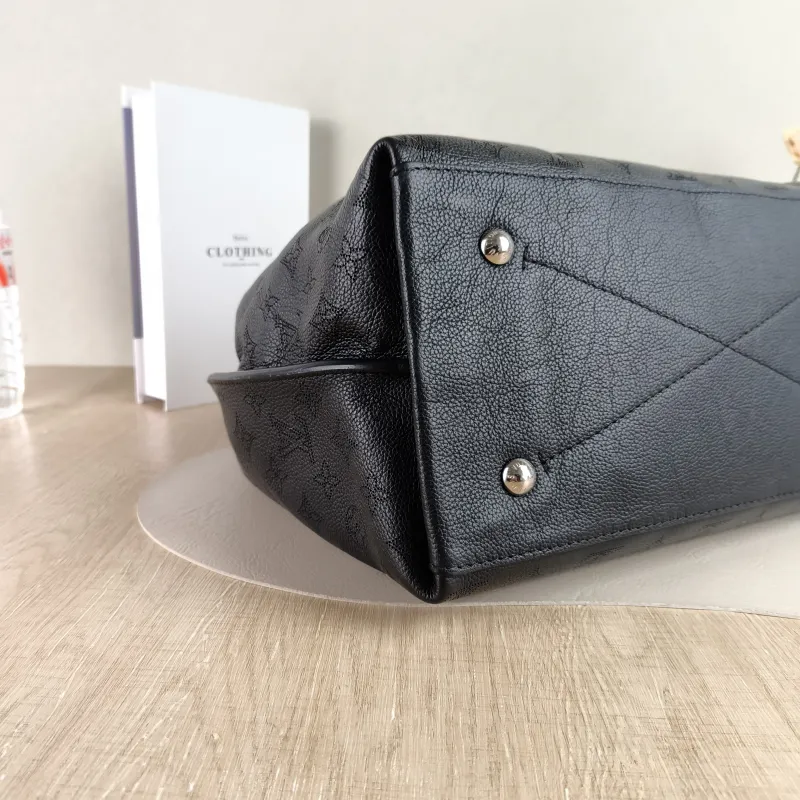 Louis Vuitton Shoulder Bag Carmel Hobo Shoulder Bag Black Calfskin One Size 35 × 17 × 40 cm — detail view 3 of 11