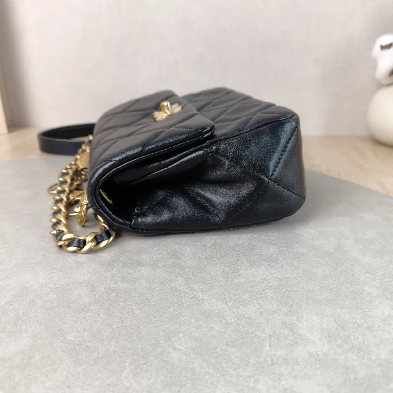 Chanel Crossbody Bag Black Calfskin 18 × 6.5 × 15 cm — detail view 13 of 13