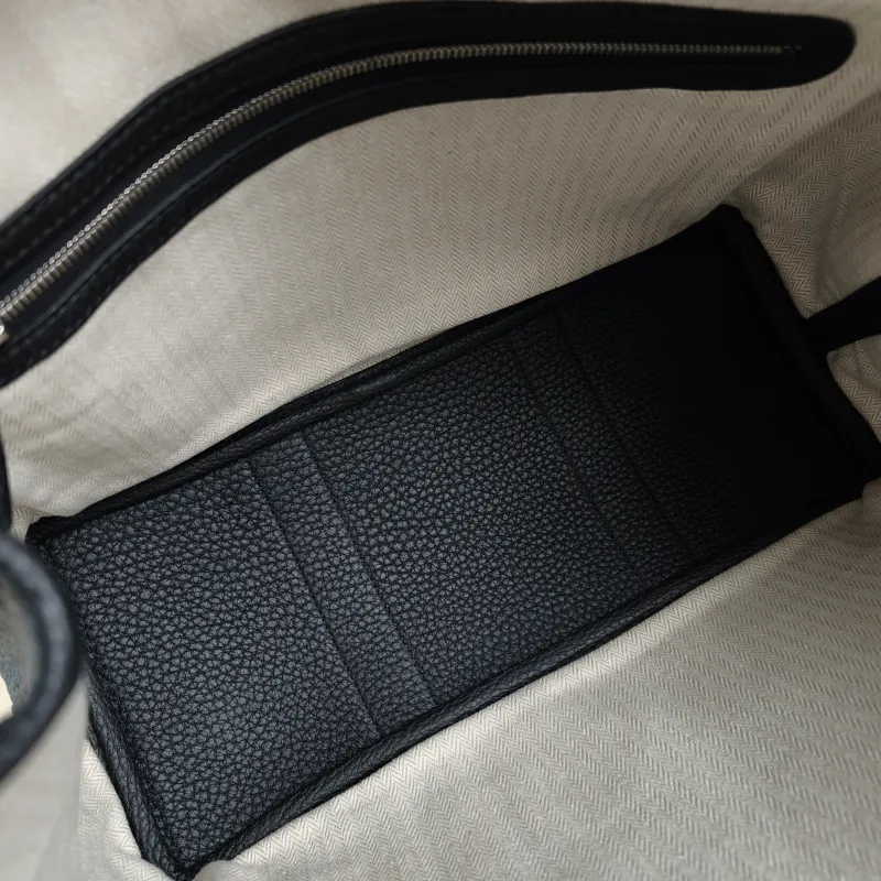 Hermès Top Handle Bag Garden Party 30 30Black Negonda Calfskin Medium30 × 13 × 21 cm — detail view 5 of 9