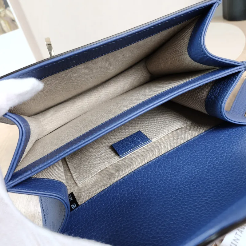GUCCI Crossbody Bag g Collection Blue Calfskin Small20 × 9 × 16 cm — detail view 5 of 12