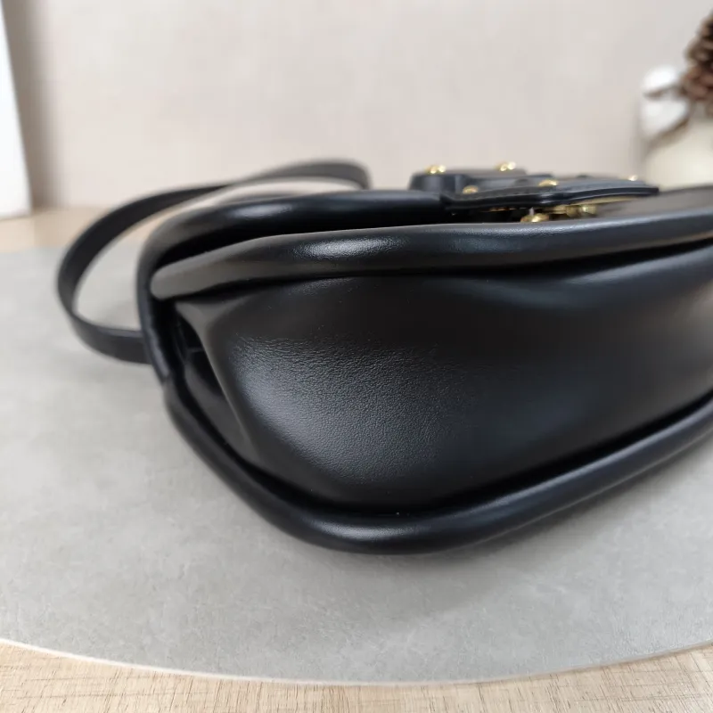 Louis Vuitton Crossbody Bag Hide and Seek Messenger Bag Black Epi Embossed Calfskin One Size21 × 8 × 15 cm — detail view 14 of 18