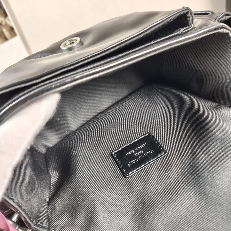 Louis Vuitton Crossbody Bag CARGO Camera Bag Black Calfskin Mini 23 × 10 × 14 cm — detail view 6 of 11