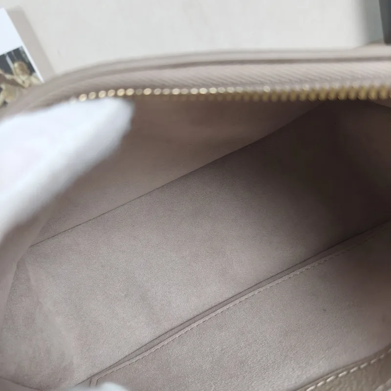 Louis Vuitton Crossbody Bag Boulogne Empreinte Embossed Calfskin Small26 × 9.5 × 16 cm — detail view 8 of 12