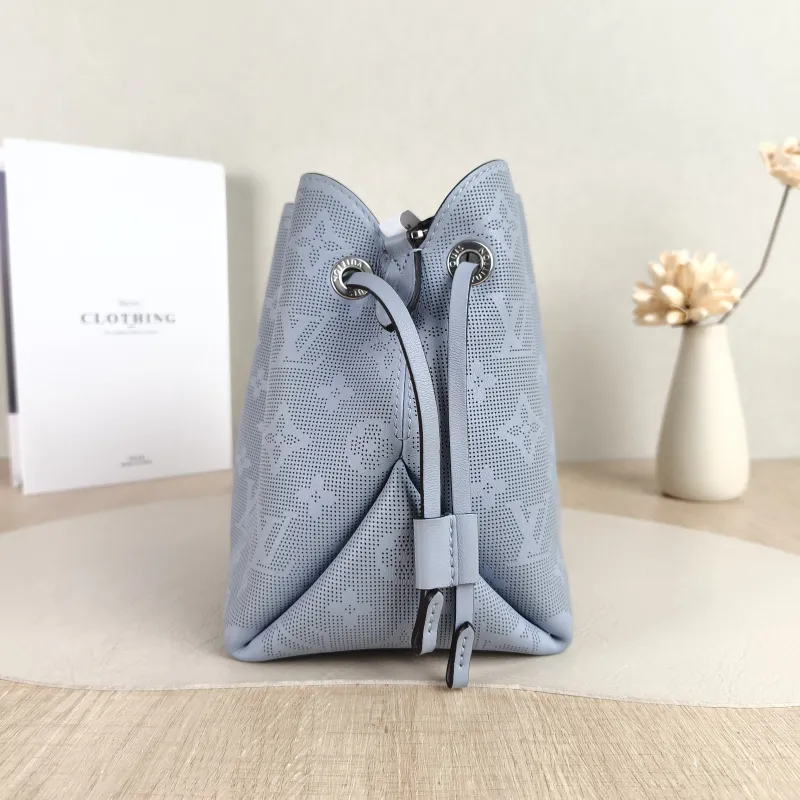 Louis Vuitton Crossbody Bag BELLA Blue Calfskin 22 × 14 × 20 cm — detail view 10 of 10