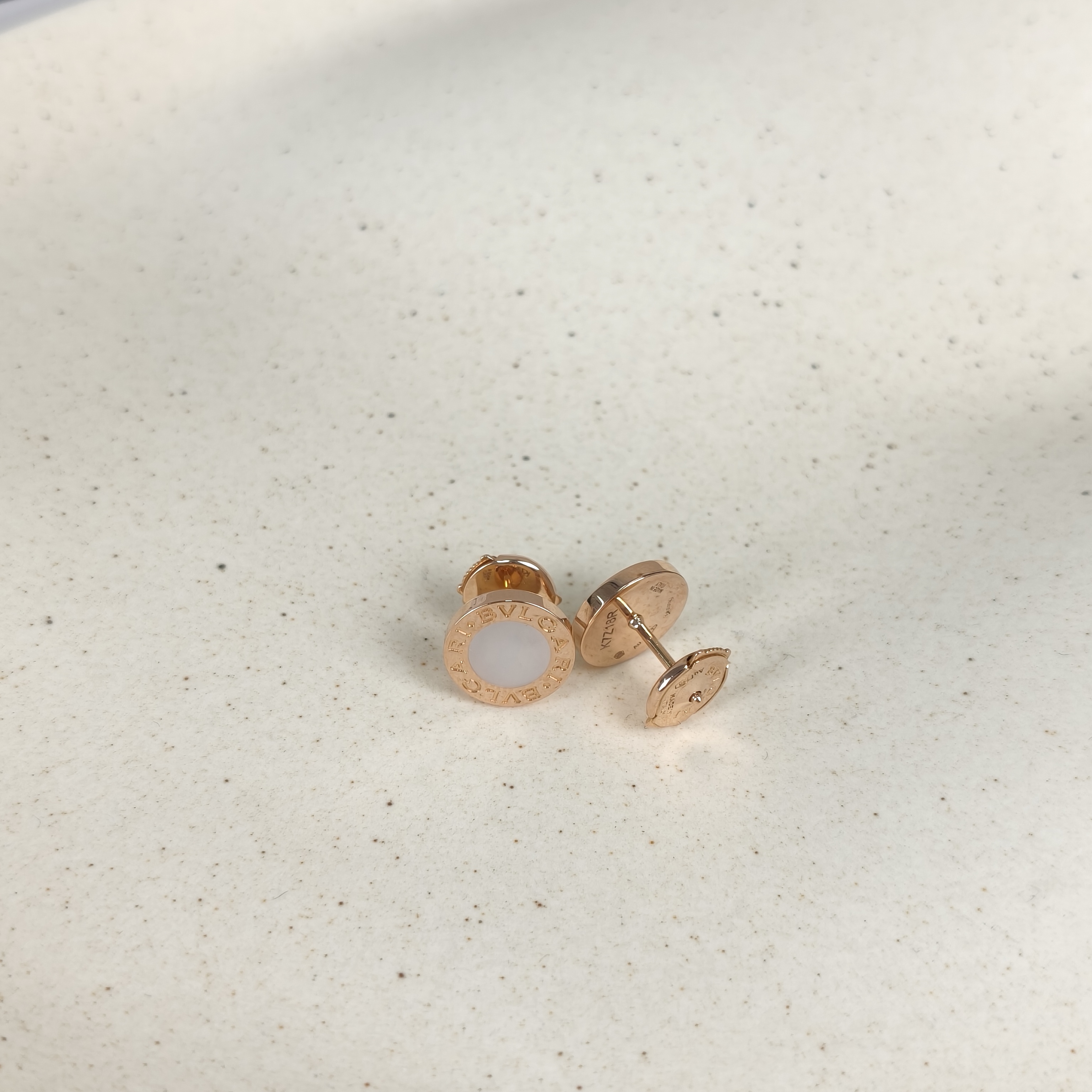 Bvlgari Earrings Collection Earrings White Mother-of-Pearl18k One Size — cover view 2 of 8