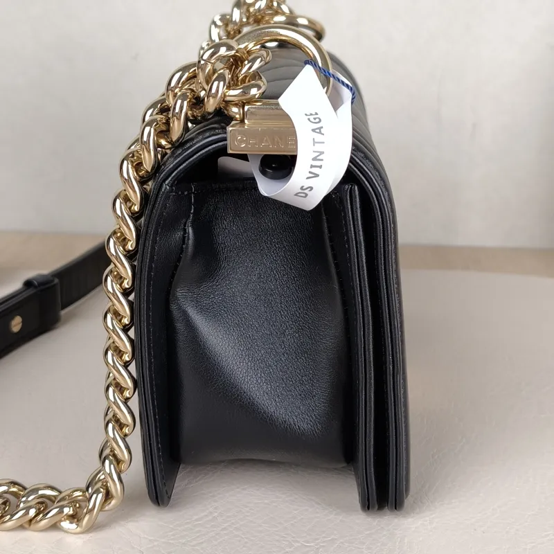 Chanel Crossbody Bagv Le Boy​Black Calfskin Small20.5 × 8.5 × 12 cm — detail view 14 of 16