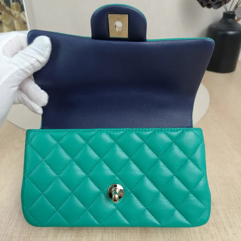 Chanel Crossbody Bag mini Green Lambskin mini20 × 6 × 12 cm — detail view 10 of 17