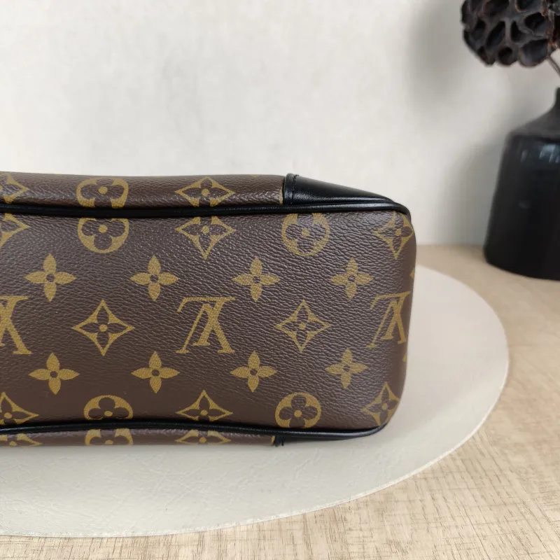 Louis Vuitton Crossbody Bag Boulogne PVC Small 26 × 9.5 × 16 cm — detail view 6 of 11
