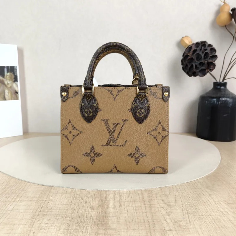 Louis Vuitton Crossbody Bag Onthego BB Monogram PVC BB 18 × 8.5 × 15 cm — cover view 3 of 6
