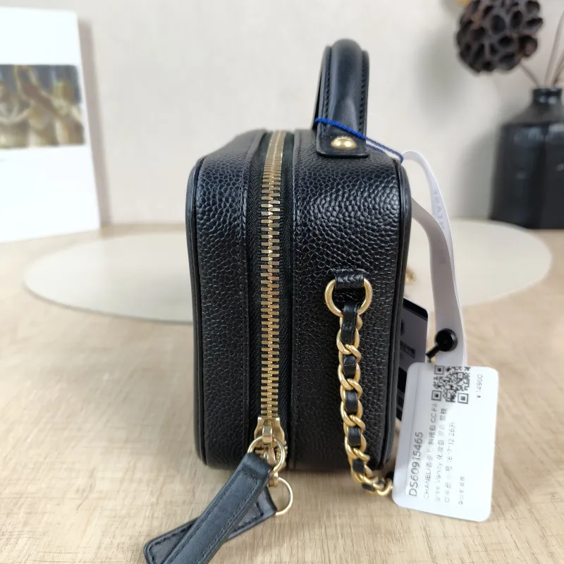 Chanel Crossbody Bag CC Filigree Vanity Cosmetic Bag Black Grained Calfskin Small 16 × 7 × 12 cm 26 — detail view 10 of 13