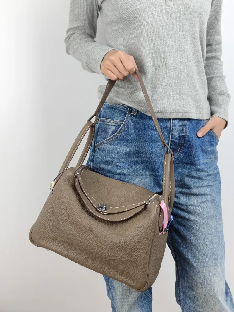 Hermès Shoulder Bag Lindy 30 TC Calfskin Medium 30 × 15 × 19 cm A — on-model view 1 of 2
